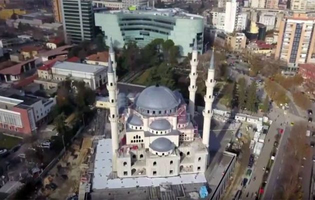 Αυτό είναι το τζαμί στα Τίρανα που φτιάχνει και «διαφημίζει» η Άγκυρα (βίντεο)